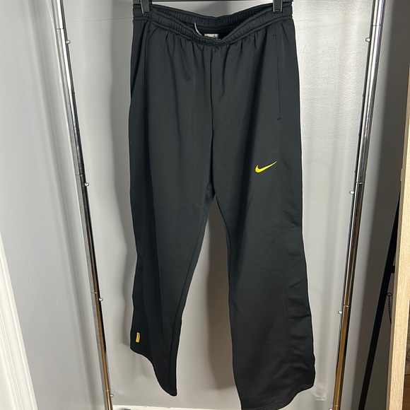 🔥Nike Black Fleece Joggers - Picture 1 of 8